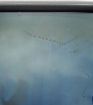 フロントガラスひび割れ